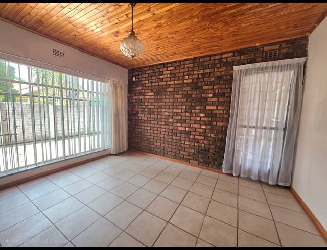 4 BEDROOM HOUSE FOR SALE IN VANDERBIJLPARK SW 2